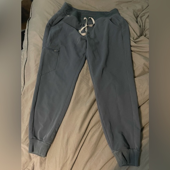 Figs 4 set Dark Harbor medium Petite - Picture 4 of 7